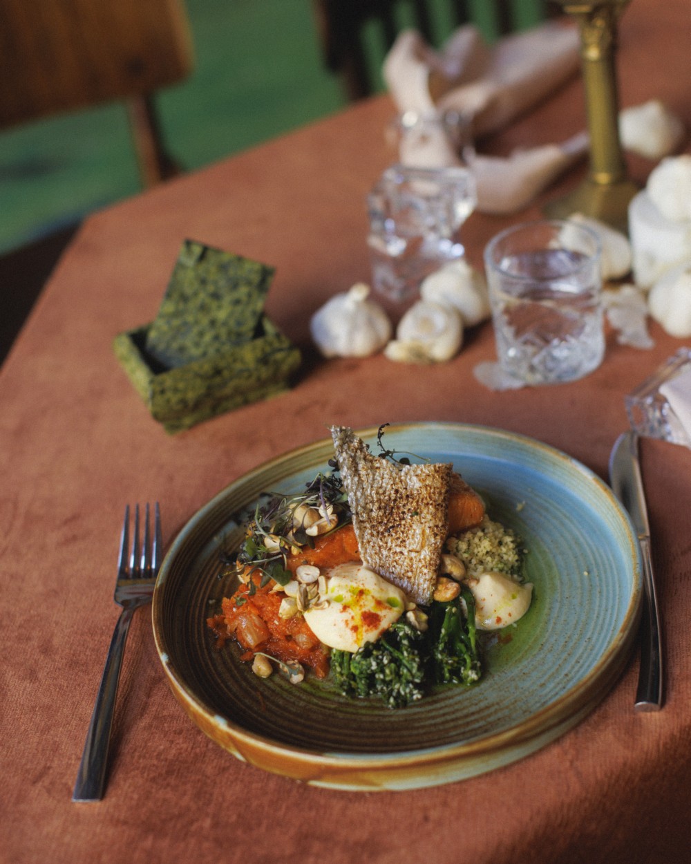 Faszénen sült szójás lazacfilé